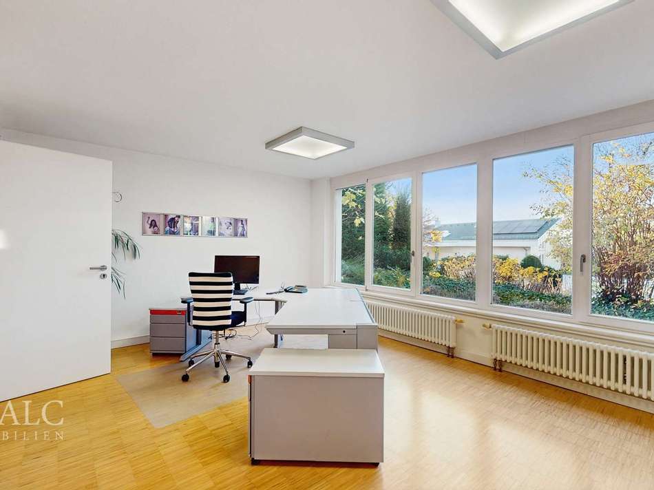 Lichtdurchflutete Büros