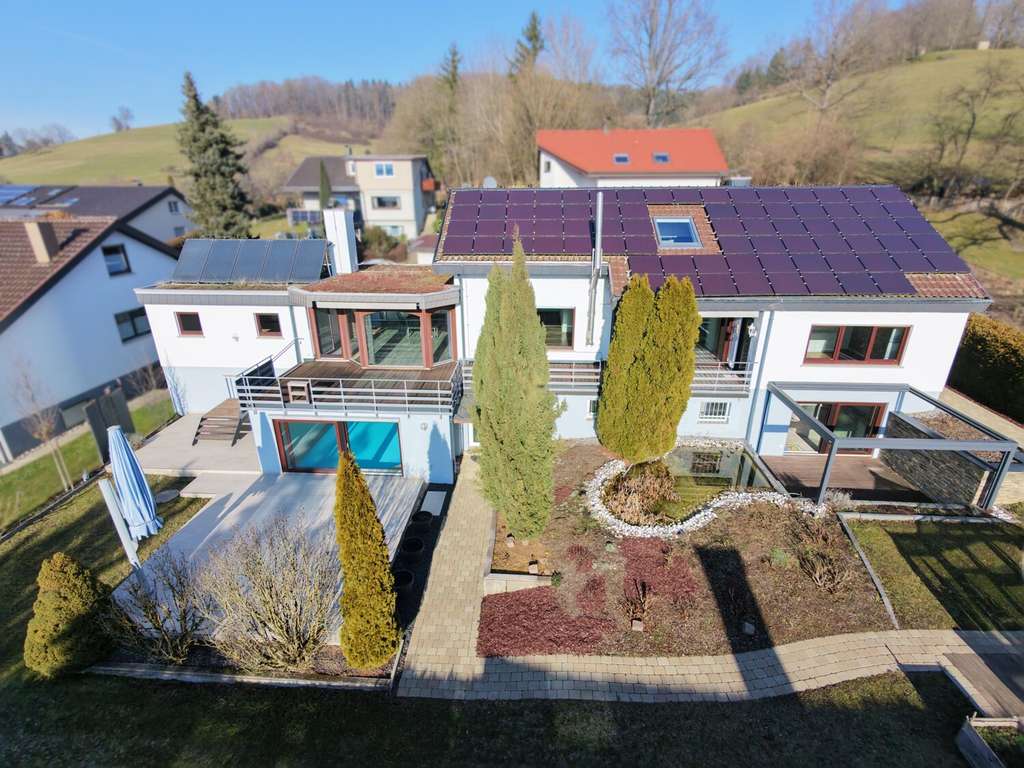 Immobilie in Donzdorf - Traumhaus mit Wellness-Bereich und Innenpool - Bild 0