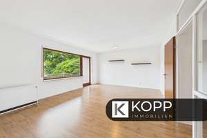 Helle 3-Zimmer-Wohnung mit Balkon, Garage und Treppenlift in Stuttgart-Weilimdorf