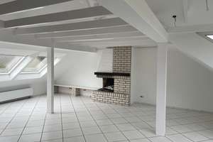 Renovierte 3,5-Zimmer-Maisonette-Wohnung mit Balkon und Einbauküche