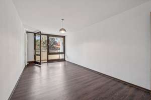 Provisionsfrei – Modernisiertes Apartment mit Südbalkon in ruhiger Innenhoflage