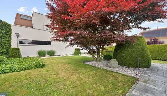 Bild von Repräsentatives Mehrfamilienhaus mit 2 Wohneinheiten und Gewerbeeinheit in Treben, Altenburger Land