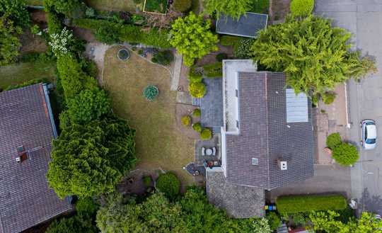 IHR NEUES ZUHAUSE: EFH mit ansprechender Architektur und großem Grundstück