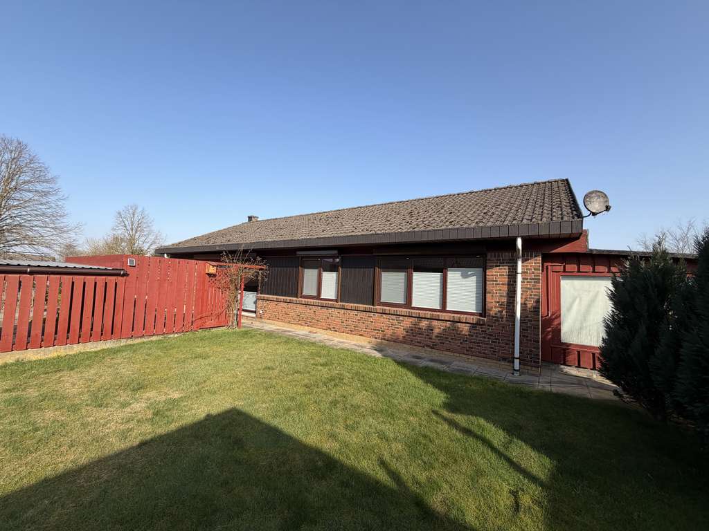 Immobilie in Nindorf - Schöner Bungalow mit toller Raumaufteilung, komplett unterkellert und gepflegter Garten! - Bild 0