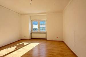 Charmante 3-Zimmer-Altbauwohnung in begehrter Karlsruher Wohnlage – Die vollständige Adresse der Immobilie erhältst du vom Anbieter., 76135 Südweststadt, Karlsruhe – Vorschaubild 2
