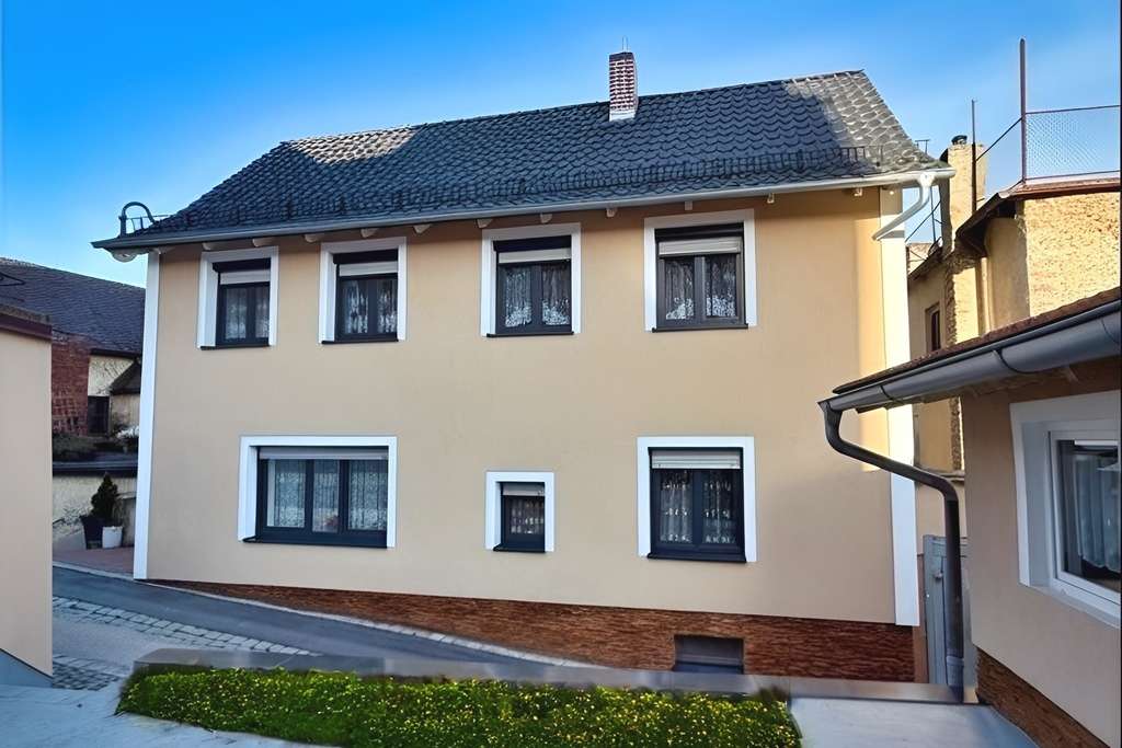 Immobilie in Rottenburg a. d. Laaber - Komplett saniertes Haus mit flexibler Raumnutzung mitten im Zentrum - Bild 1