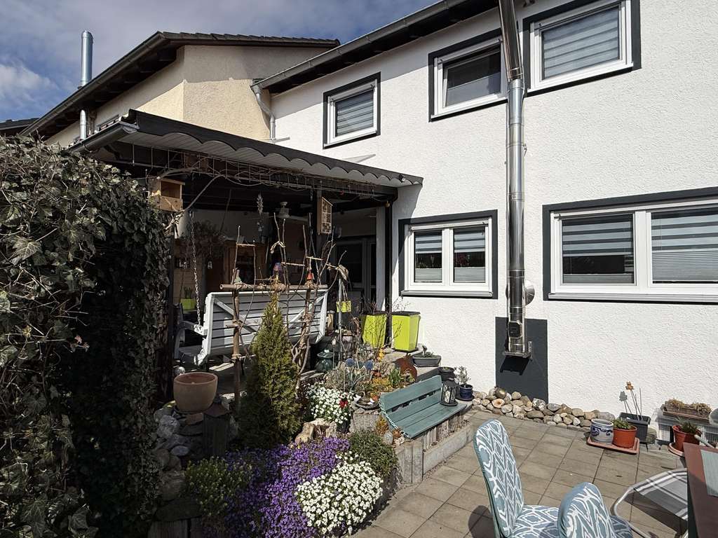 Immobilie in Herbertingen - Top renoviertes Reihenmittelhaus in bevorzugter Wohnlage von Herbertingen mit Garten und Garage - Bild 2