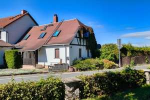 Auf dem Land ankommen: Liebevoll gestaltetes Haus, großer Garten, weiter Blick in Lothra – Die vollständige Adresse der Immobilie erhältst du vom Anbieter., 7338 Drognitz – Vorschaubild 3