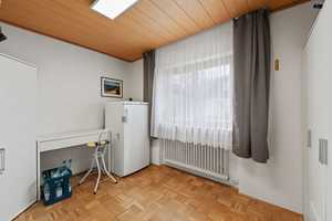 *Baindt* Einfamilienhaus in ruhiger Wohnlage mit schönem Gartengrundstück und Doppelgarage – Ravensburg (Kreis) – Vorschaubild 14