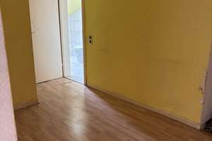 Renovierungsbedüftige Dachgeschosswohnung 