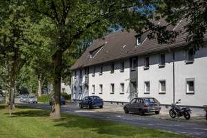 Das hat sich gewaschen,-neues Wannenbad inklusive und neuer Laminatboden – Metelener Weg 3, 45892 Resser Mark, Gelsenkirchen – Vorschaubild 2