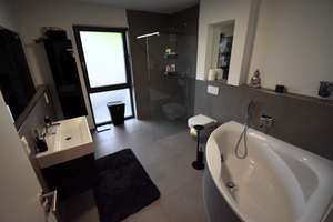 Luxuriöse 3 Zimmer Terrassenwohnung in exponierter Lage in Leverkusen * ca. 135,00 qm – Höhenstraße 21, 51381 Lützenkirchen, Leverkusen – Vorschaubild 10