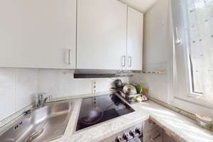 RE/MAX - Charmantes Apartment mit Balkon und Tiefgaragenstellplatz – Die vollständige Adresse der Immobilie erhältst du vom Anbieter., 81373 Land in Sonne, München – Vorschaubild 4