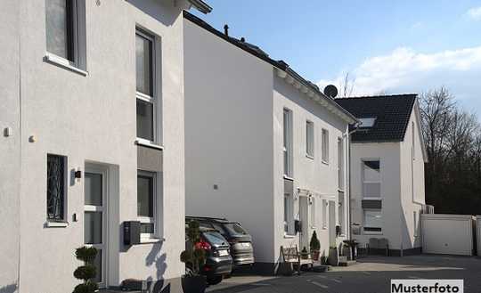 Freistehendes 2-Familienhaus, 2 Garagen als neues Domizil