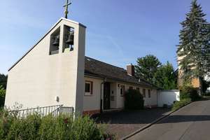 Kirchengebäude Heenes mit angegliederten Gemeindehaus und Einliegerwohnung – Glockenstraße 6, 36251 Bad Hersfeld – Vorschaubild 1