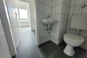 Schöne Aussicht! Renovierte 3-Zimmer-Wohnung mit Balkon! – Nietzscheweg 1, 45279 Freisenbruch, Essen – Vorschaubild 6