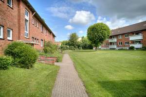 Potenzial erkennen. Werte entwickeln.3-Zi. in grüner Wohnlage mit Balkon & Stellplatz – Die vollständige Adresse der Immobilie erhältst du vom Anbieter., 23758 Oldenburg in Holstein – Vorschaubild 2