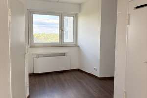 Erstbezug nach Modernisierung: Stilvolle 3-Zimmer-Wohnung mit Traumblick & Garage im ikonischen Haus – Sautterweg 5, 70565 Fasanenhof, Stuttgart – Vorschaubild 10