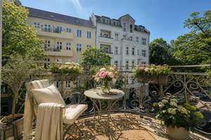 Traumhafte 4-Zimmer-Altbauwohnung mit kleinem Balkon am Schustehrusspark! RENOVIERT & BEZUGSFREI! – Schustehrusstraße 28, 10585 Charlottenburg, Berlin – Vorschaubild 2