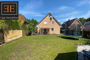 Ein Zuhause für Generationen – modernes Zweifamilienhaus mit großem Garten, Kamin und Südwestterrass – Die vollständige Adresse der Immobilie erhältst du vom Anbieter., 25421 Pinneberg – Vorschaubild 1