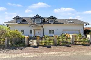Hochwertiges Einfamilienhaus mit Einliegerwohnung, Praxisfläche und begrenztes Wohnrecht in Gersfeld – Die vollständige Adresse der Immobilie erhältst du vom Anbieter., 36129 Gersfeld (Rhön) – Vorschaubild 2