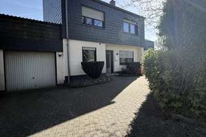 Modernes Reihenendhaus mit Garten und Garage - frisch modernisiert – Asternweg 7, 58566 Kierspe – Vorschaubild 1