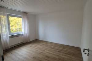 Preisgünstige, renovierte 3-Zimmerwohnung in Zentrumsnähe  in ruhigem Mehrfamilienhaus – Elberfelderstrasse 99, 42853 Scheid, Remscheid – Vorschaubild 8