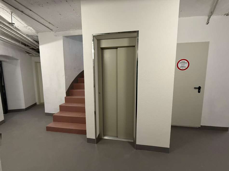 Aufzug bis in das KG