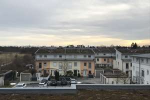 * 1 Zimmer * Wohnküche mit EBK * Bad mit Wanne * großer Balkon * Parkett * – Wasserburger Landstr. 8, 81825 Gartenstadt Trudering, München – Vorschaubild 8