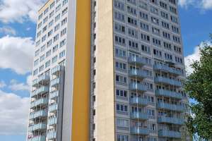 Mit Balkon und Aufzug: 3-Raum-Wohnung in Grünau