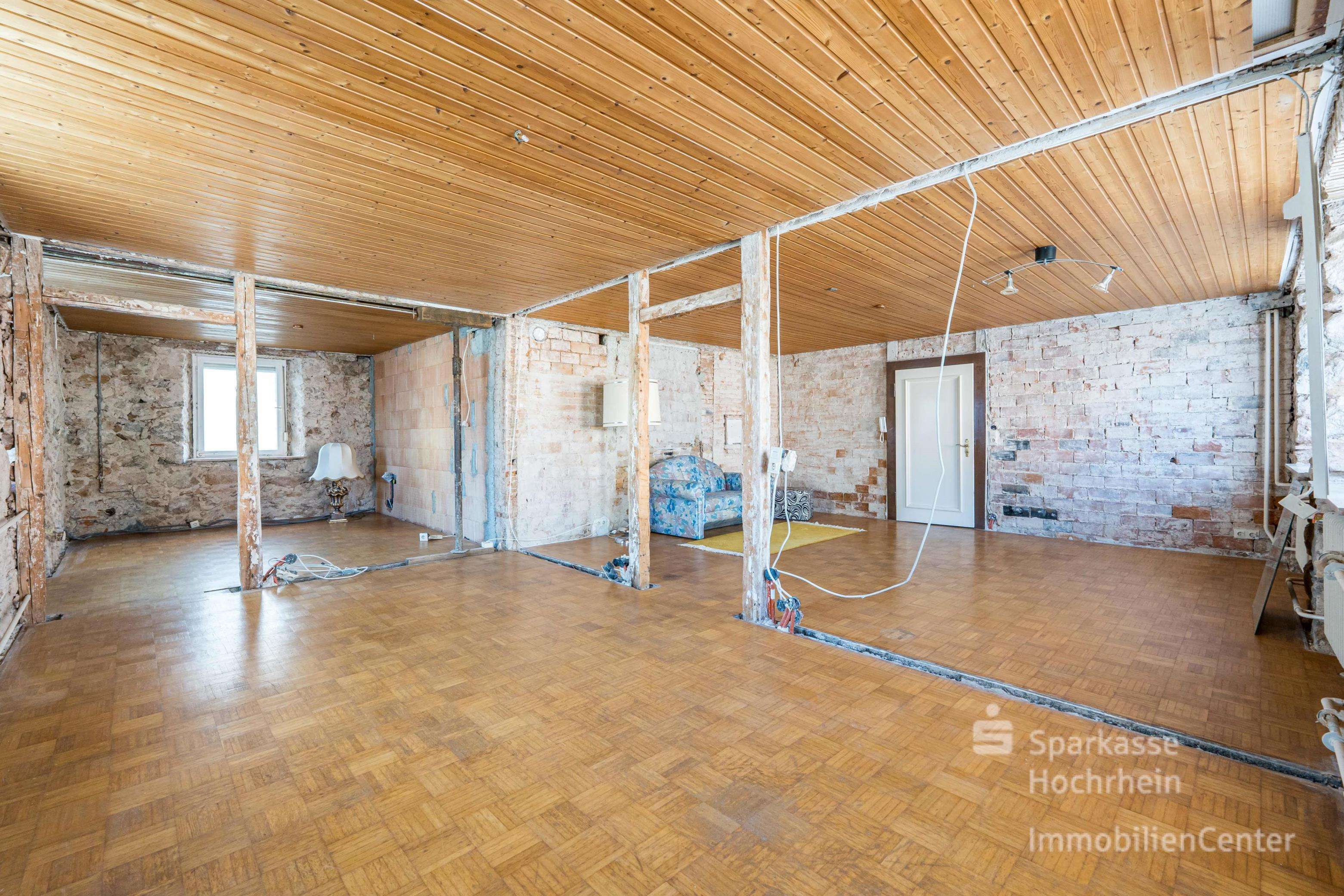 Immobilie in Görwihl - Ein-/Zweifamilienhaus mit Villencharakter und pflegeleichter Außenanlage - Bild 7