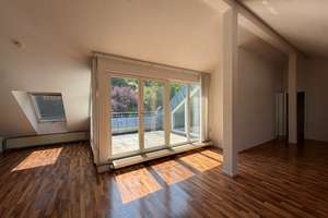 Wunderschöne 2,5 Zi- DG-Wohnung mit Loggia (ca. 93 m²) – Die vollständige Adresse der Immobilie erhältst du vom Anbieter., 70190 Kernerviertel, Stuttgart – Vorschaubild 3