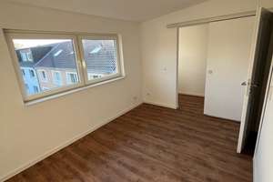 Mit Traumküche & Stil: frisch sanierte Dachgeschosswohnung – Mahlenburger Weg 37, 44309 Brackel (Ortsteil), Dortmund – Vorschaubild 12
