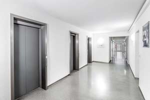 Vier Zimmer, alle mit Loggienzugang: Wohnen im 12. Stock, Berlin-Mitte – Die vollständige Adresse der Immobilie erhältst du vom Anbieter., 10117 Mitte (Ortsteil), Berlin – Vorschaubild 12