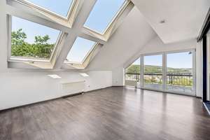 Wohnen mit Atmosphäre und Weitblick am Giersberg: 4ZKB mit EBK, Dachterrasse, Stellplatz und Garten