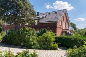 Wohnen mal anders: Individuelle 2-Zimmer-Eigentumswohnung auf 3 Ebenen mit kleinem Gartenanteil & Ga