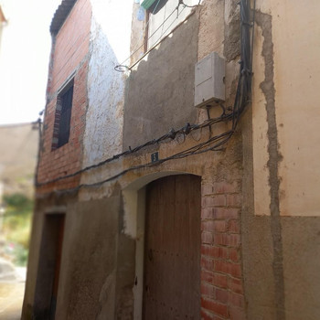 GELEGENHEITS-REIHENHAUS IN MIRAVET RIBERA DEBRE
