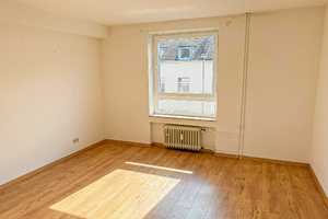 Zentral gelegene 2-Zimmer-Wohnung im 5. OG mit Aufzug und Balkon  – Kronprinzenstr.  115, 40217 Düsseldorf – Vorschaubild 2