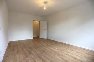 VOLLSTÄNDIG RENOVIERTE 3 ZIMMER WOHNUNG IN VENNHAUSEN MIT GROßEM BALKON UND NEUEM LAMINAT – Vennhauser Allee 186, 40627 Vennhausen, Düsseldorf – Vorschaubild 12