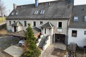 Charmantes Reihenhaus in ruhiger Lage mit moderner Pelletheizung, Garage, Carport & Wintergarten – Vogtlandkreis – Vorschaubild 1