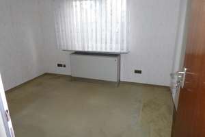 2-3 Familienhaus (8 Zi.) mit PV-Anlage, Klimaanlage, 3 Einzelgaragen, gr. Garten für 749.000,-- € – Die vollständige Adresse der Immobilie erhältst du vom Anbieter., 71691 Freiberg am Neckar – Vorschaubild 9