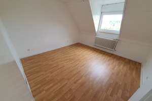 Doppelhaushälfte mit großem Garten, Stellfläche und EBK – Hauptstraße 100, 63486 Bruchköbel – Vorschaubild 9
