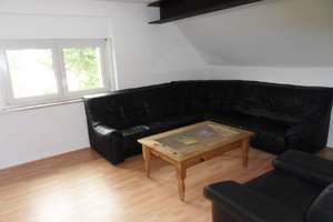 Ab 01.06.2026 oder später: Helle 2-Zimmer-Dachgeschoss-Wohnung im Grünen 