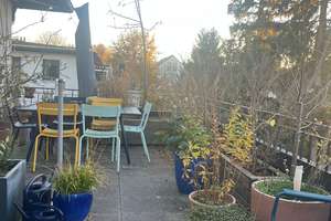 Wohnen im Grünen! Dachterrassenwohnung neben Grünanlage