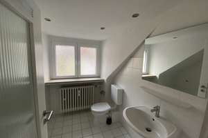 67qm 2,5 Zimmer Dachgeschosswohnung mit Küche in Köln Lindenthal Uninähe – Die vollständige Adresse der Immobilie erhältst du vom Anbieter., 50935 Lindenthal (Ortsteil), Köln – Vorschaubild 2