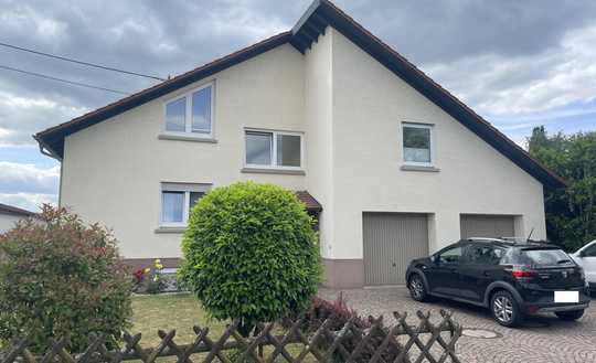 Repräsentatives 2-Familienhaus in westlicher Feldrandlage von Hayna!