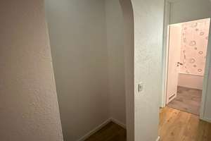 Saniertes Wohnung in Am Hart 1,5 Zimmer AB SOFORT Ohne makler – Starenweg 6, 80937 Am Hart, München – Vorschaubild 4