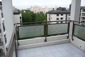 Ganz oben!  Schöne  2-Zimmer-Süd-Wohnung mit Charme, zwei Balkone   U-Bahnnähe (U6) – Wolkerweg 8 a, 81375 Neuhadern, München – Vorschaubild 4