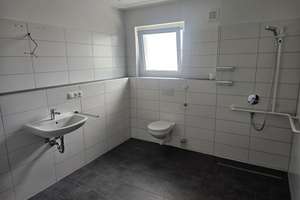 ​Neubau-Komfort (Bj. 2022): Barrierefreie 66 m² Seniorenwohnung (ab 58 J.) mit EBK,  – Nürnberg Straße 43, 91154 Roth – Vorschaubild 16