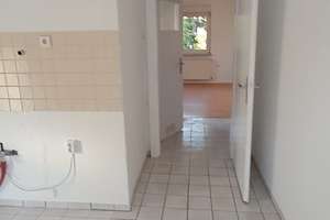 Privat: Helle 3-Zimmer-Wohnung mit frisch saniertem Bad im Grünen - 3 Gehmin. zur U-Bahn Herrnhütte – Die vollständige Adresse der Immobilie erhältst du vom Anbieter., 90411 Ziegelstein, Nürnberg – Vorschaubild 3